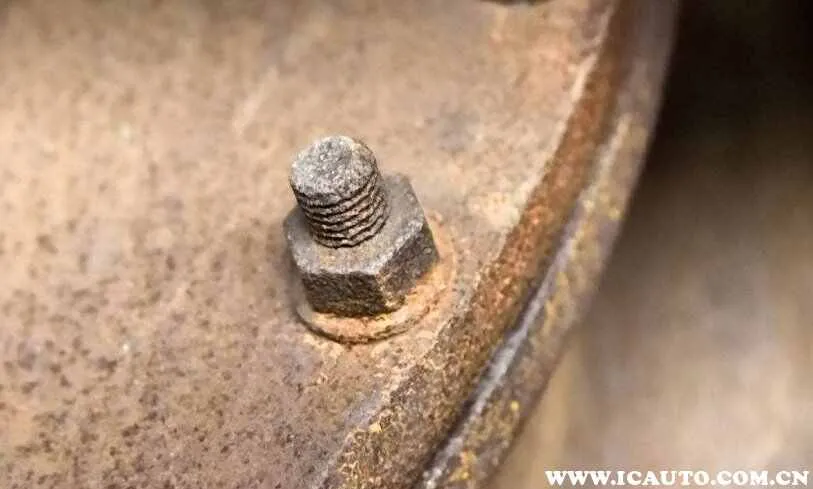 汽车螺丝生锈了拧不下来怎么办，生锈的螺丝怎么拧开