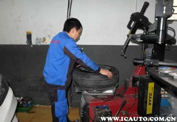 扒胎机的使用方法视频，扒轮胎扒坏胎唇图