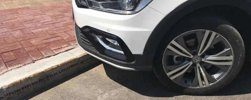 没架子自己怎么换机油