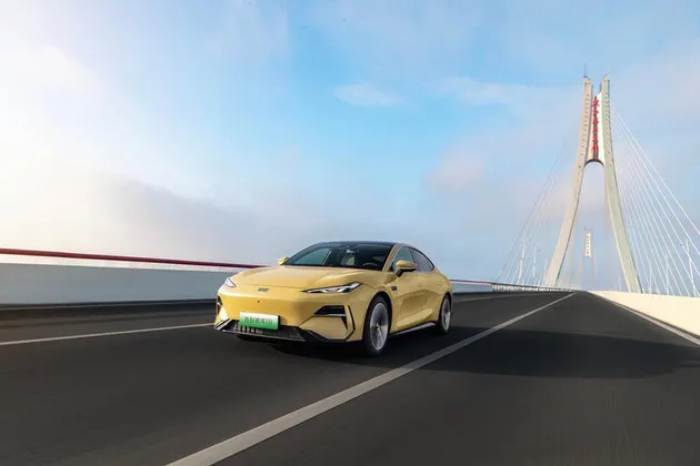 吉利银河E8上市17.58万起 要当老百姓口中的口碑车