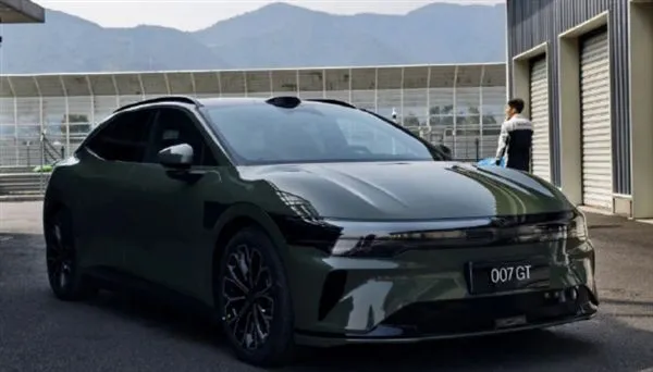 极氪007 GT实车曝光！800V极充加持 15分钟续航可充500+