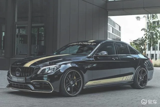 曼哈特CR 700上一般是超级V8动力AMG C63轿车