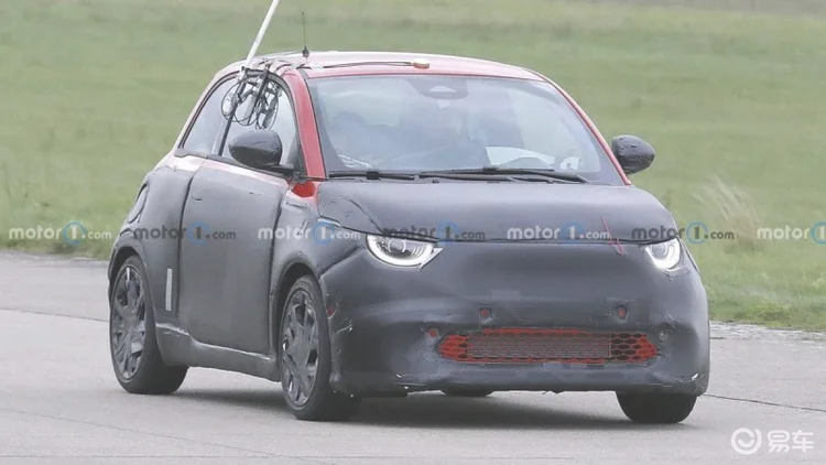 Abarth 500 EV谍照首次曝光，你觉得纯电香吗？