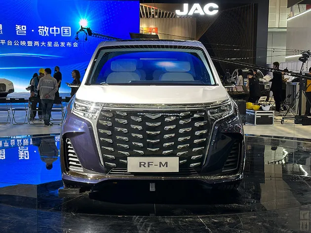 江淮瑞风RF-M实拍 定位宜家宜商中大型MPV