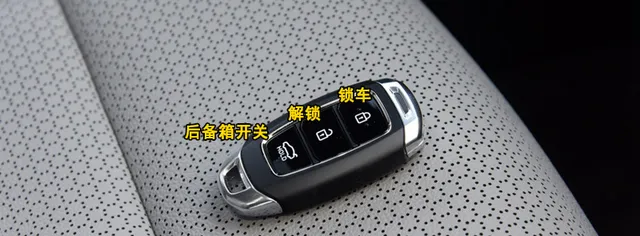 现代胜达钥匙隐藏功能，胜达钥匙更换电池图解