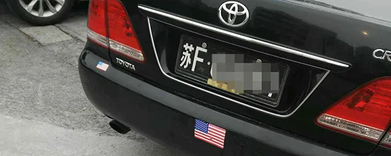 车牌黄底白字代表什么，车牌黑底白字代表什么意思？