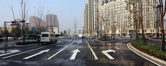 直行车让转弯车还是转弯车让直行车？，直行让转弯还是转弯让直行科四