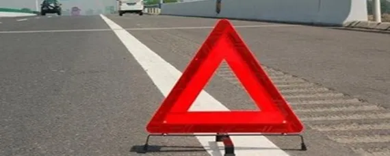 警示标志应该设在故障车后多少米？，高速路车辆故障后方多远距离警示