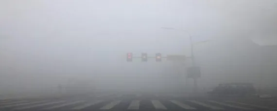 大雾天看不到红绿灯算闯红灯吗？，大雾看不清红灯闯红灯怎么办