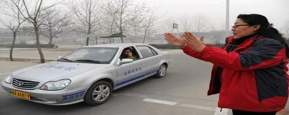 科目二停车时先踩什么？，科目二侧方位停车离合怎么踩
