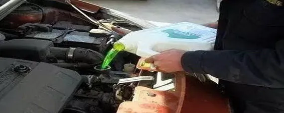 冷却液颜色不一样能混用吗？，汽车冷却液颜色不一样能混用吗