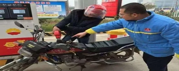 豪爵摩托车加油加92还是95，摩托车加还是？