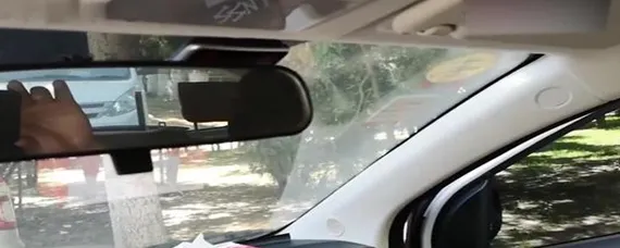 按在车的哪个位置？，车的位置具体在哪