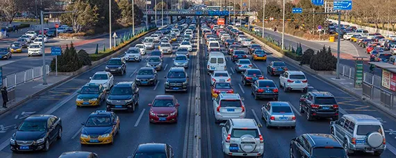两车行驶前后安全距离是多少，两车安全距离是多少米？