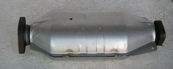 三元催化清洗剂倒油箱有作用吗？，加入油箱的三元催化清洗剂