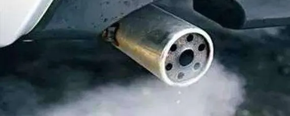 柴油车自动熄火冒白烟是什么原因，柴油车突然冒白烟很大是怎么回事？