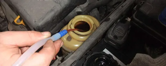 09款polo转向助力油多久更换？